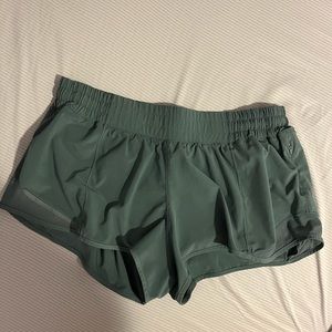 Lululemon Hotty Hot 2.5 inch shorts size 10
